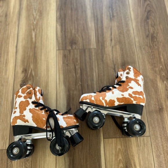 Intentionally blank whip it genuine calf hair roller skates size 36 women’s - Picture 9 of 11